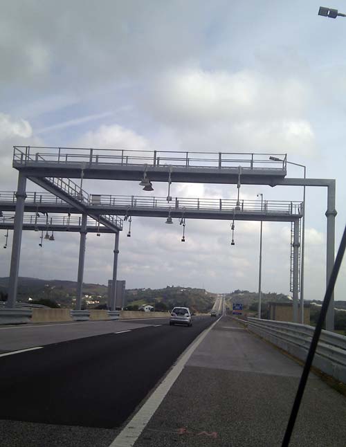 Mautbrücke in Portugal