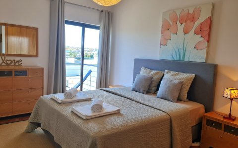 Schlafzimmer mit Doppelbett