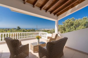 Terrasse obere Etage der Villa Danina mit Blick aufs Meer und Lagos