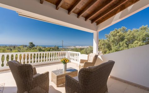 Terrasse obere Etage der Villa Danina mit Blick aufs Meer und Lagos