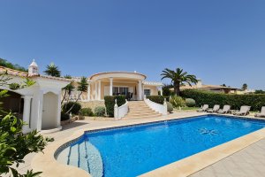 Villa Sanssouci mit großem Pool, Meerblick, BBQ & Klimaanlage in  Vale da Lama