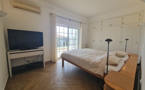 Villa Sanssouci Schlafzimmer 1 mit Klimaanlage Meer und Poolblick