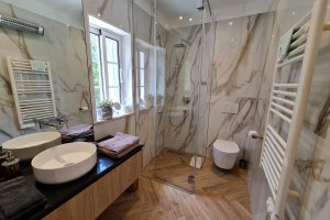 Villa Sanssouci weiteres modernes Bad mit Dusche und WC en suite