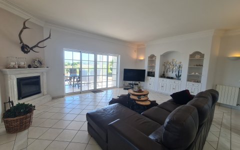 Villa Sanssouci Lagos lichtdurchfluteter Wohnbereich