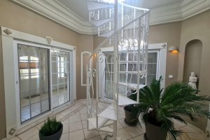 Wendeltreppe zur Dachterrasse in der Villa Sanssouci