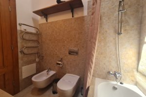 Villa do Paraiso Badezimmer mit Badewanne, Toilette und Bidet