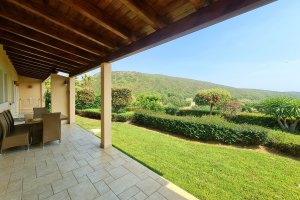 Villa do Paraiso Bensafrim Terrasse mit Panoramablick in den Garten