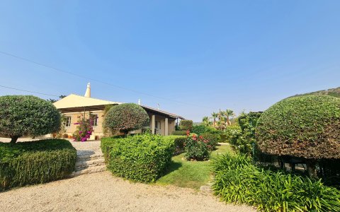 Villa do Paraiso Algarve Lagos Ferienhaus Außenansicht und Garten