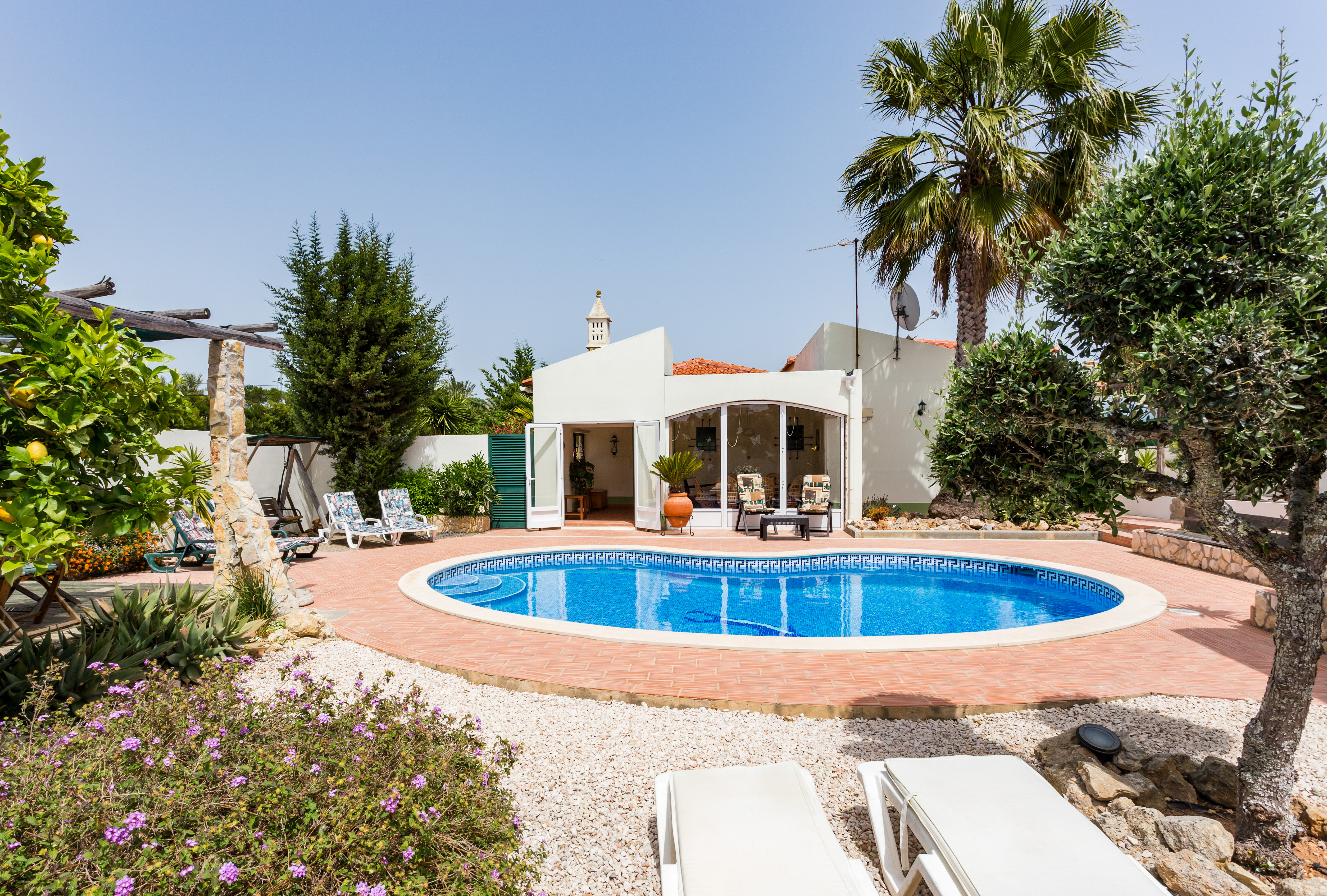 Holiday House Pinhal Villa With Pool In A Residential Area On The Outskirts Of Lagos For 10 People In Rental Algarve Lagos Lagos Pets Allowed
