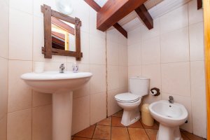 Ferienhaus Quinta Goncalves Bad nur mit WC en suite obere Etage