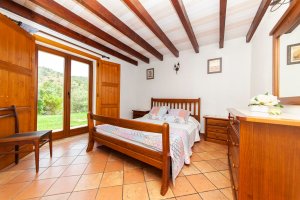 Quinta Goncalves Schlafzimmer mit Doppelbett und schönem Ausblick