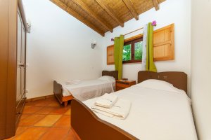 Ferienhaus Quinta Goncalves Schlafzimmer mit Einzelbetten