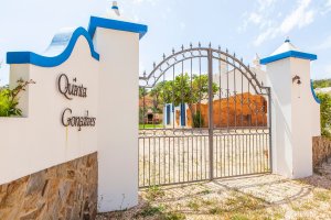 Zufahrt zur Quinta Goncalves - ruhige Lage abseits der Ferienorte