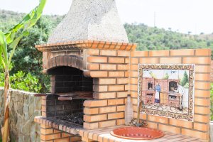 Quinta Goncalves gemauerter Grill für gesellige Abende im Freien