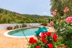 Quinta Goncalves Ferienhaus an der Algarve mit Pool und Blick ins Grüne