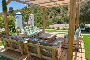 Relaxplatz mit Poolblick für entspannte Urlaubstage in der Quinta Goncalves