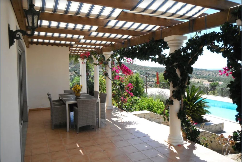 Sonnen geschützte Terrasse