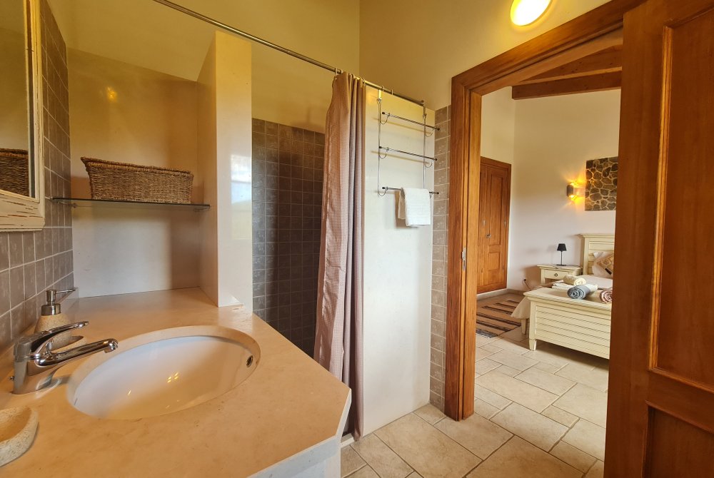 Bad 1 en suite mit Dusche