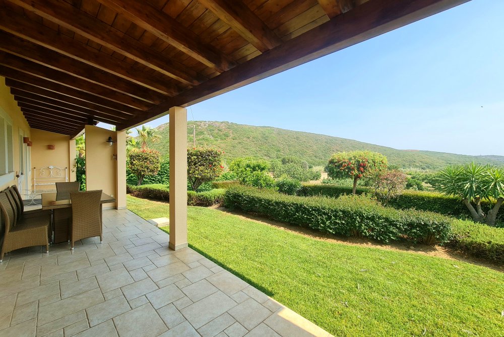Terrasse mit Blick in den Garten