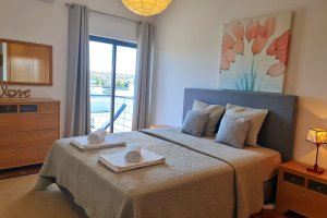 Schlafzimmer mit Doppelbett