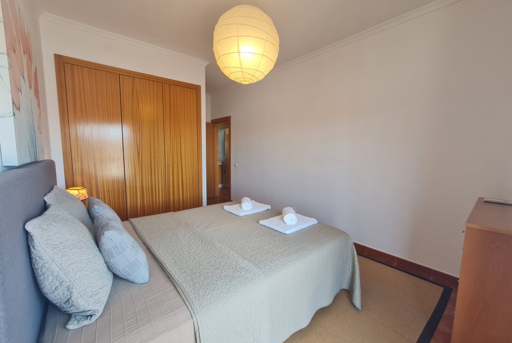 Schlafzimmer mit Doppelbett