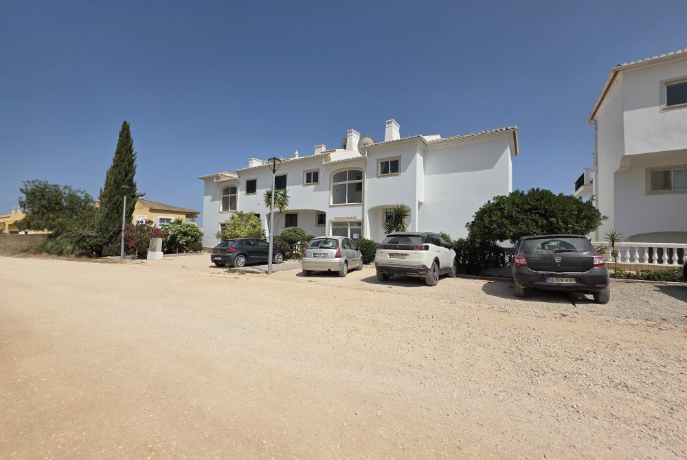 Bellevue Meia Praia building