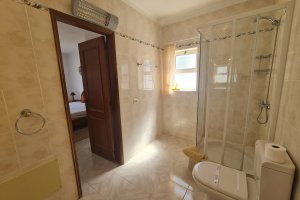 apartment bellevue meia praia bathroom 1 en suite