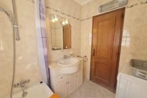 apartment bellevue meia praia bathroom 2