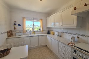 apartment bellevue meia praia kitchen