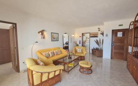 apartment bellevue meia praia living room