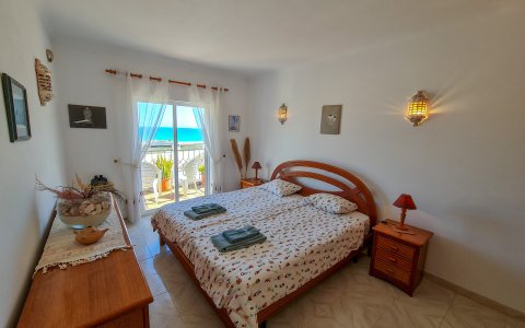 apartment bellevue meia praia master bedroom