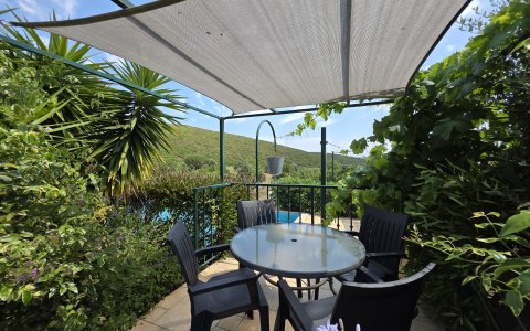 Villa do Paraiso gemütliche Terrassenmöbel im Garten der Ferienvilla