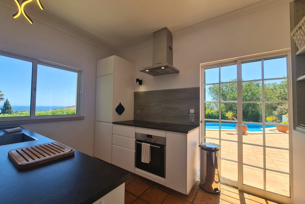Villa Doce Vida Kitchen with sea