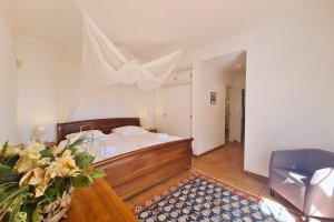 Villa Doce Vida Meia Praia Lagos Schlafzimmer mit Zugang zur Poolterrasse