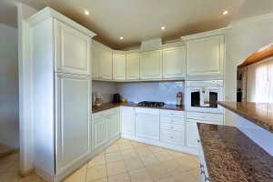 Voll ausgestattete Küche der Ferienvilla Mar á Vista