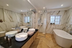 Villa Sanssouci bathroom 1